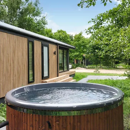 2 Bedroom Lovely In Oud Gastel Holiday home Oud-Gastel