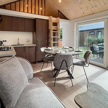 2 Bedroom Lovely In Oud Gastel Holiday home *